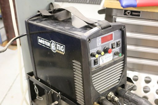 EMG-6 hangar photo